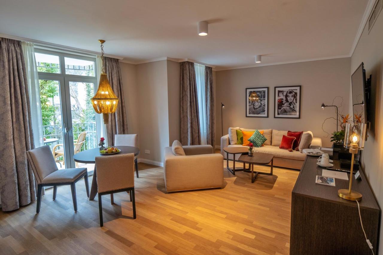 Vila Vita Rosenpark Marburg Exterior photo A living room in a modern apartment