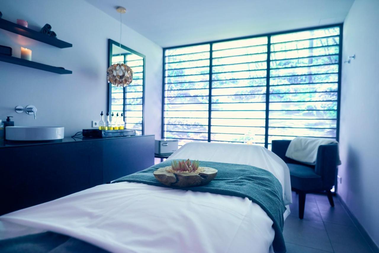 Vila Vita Rosenpark Marburg Exterior photo Treatment room at the spa