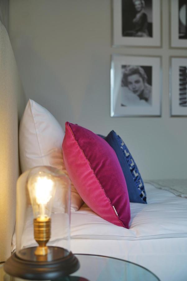 Vila Vita Rosenpark Marburg Exterior photo Cushions on a bed