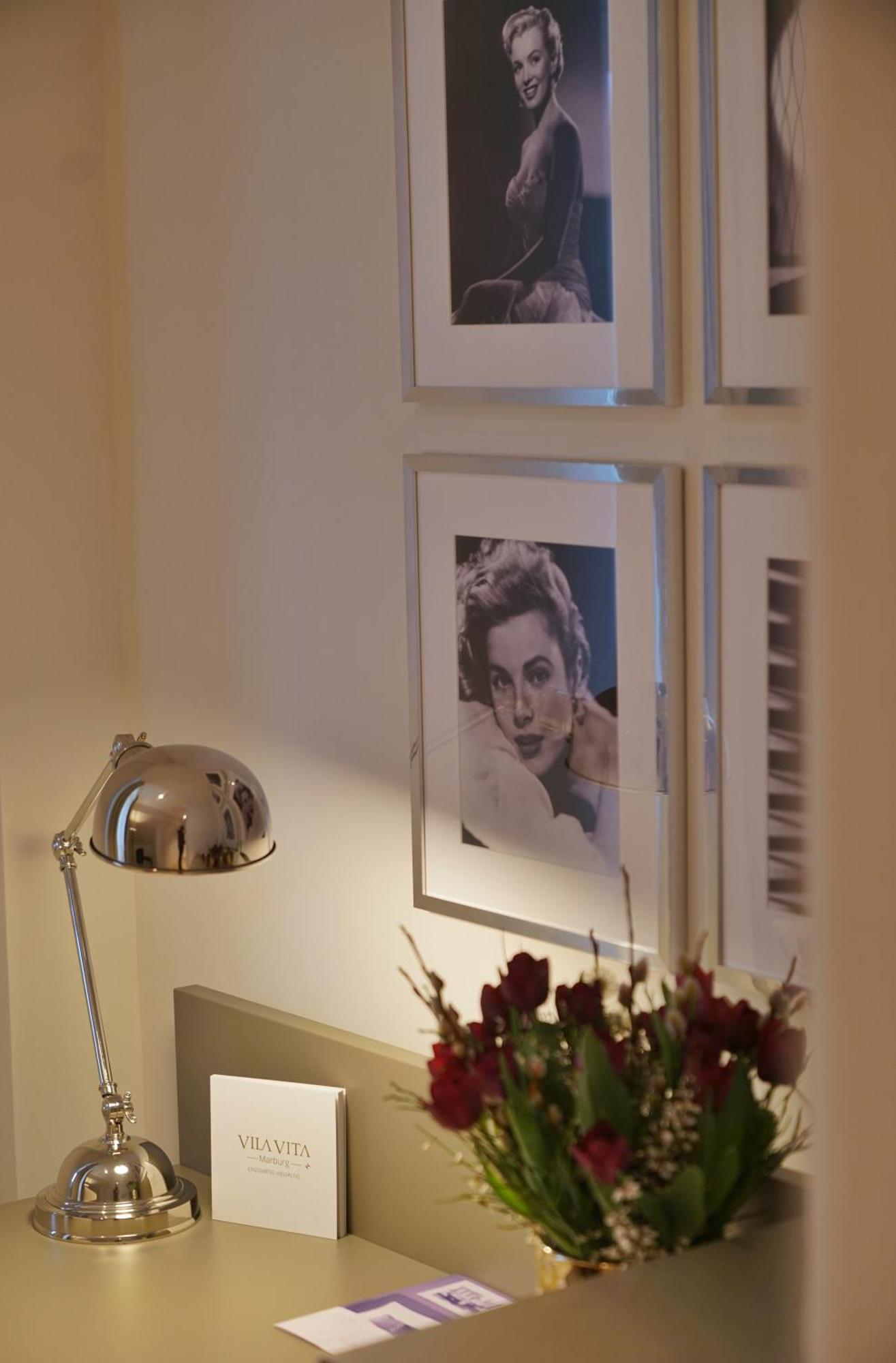 Vila Vita Rosenpark Marburg Room photo A photograph of Audrey Hepburn by Allan Allan Warren