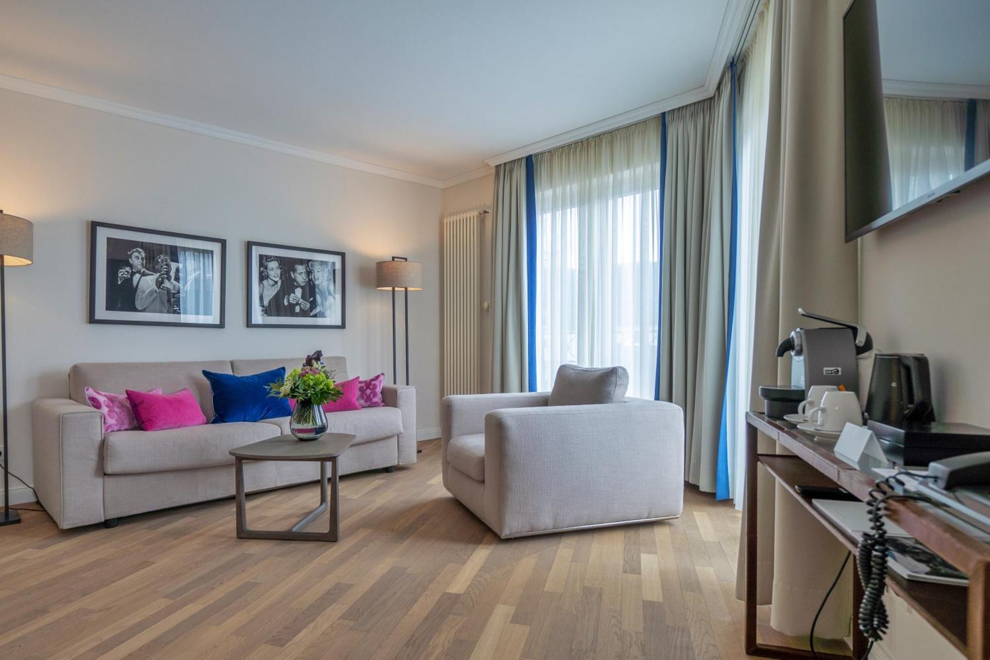 Vila Vita Rosenpark Marburg Exterior photo A suite at the Hotel Axelmannstein